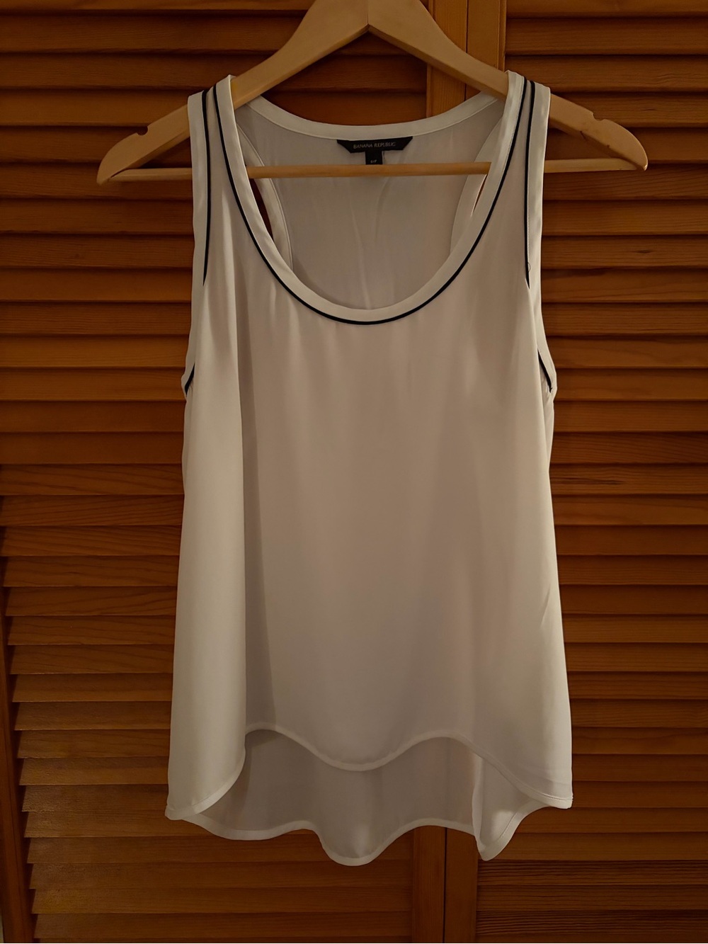 Banana Republic White Sleeveless Scoop Neck Tank with Contrast Trim